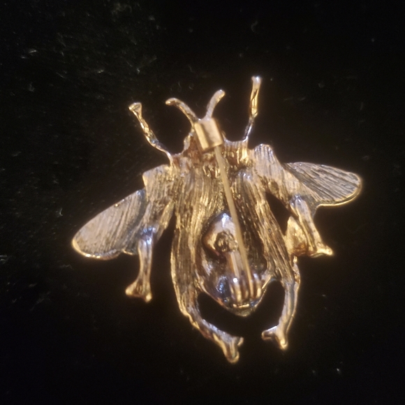 New Rhinestone Bee Brooch. - Picture 9 of 14